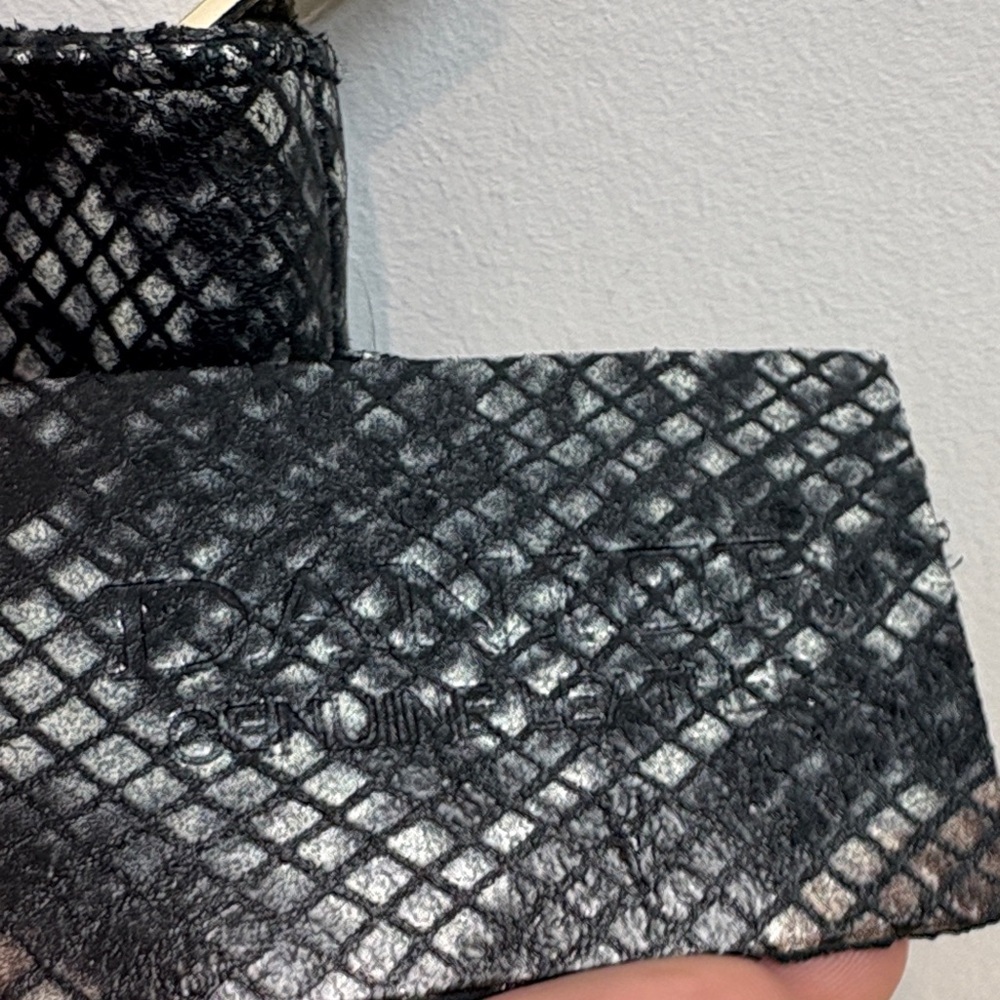 Danier leather Snakeskin oversized Wristlet - Picture 2 of 10